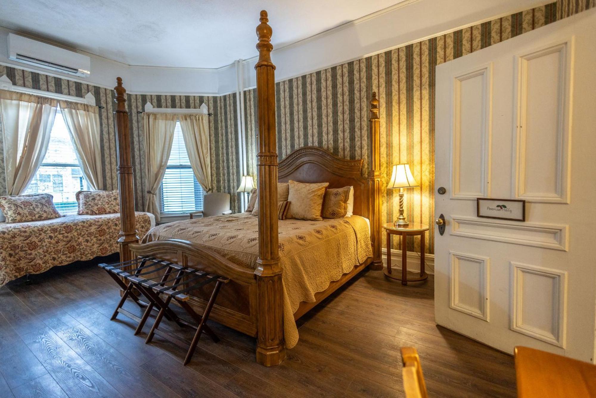 1898 Waverly Inn Hendersonville Εξωτερικό φωτογραφία