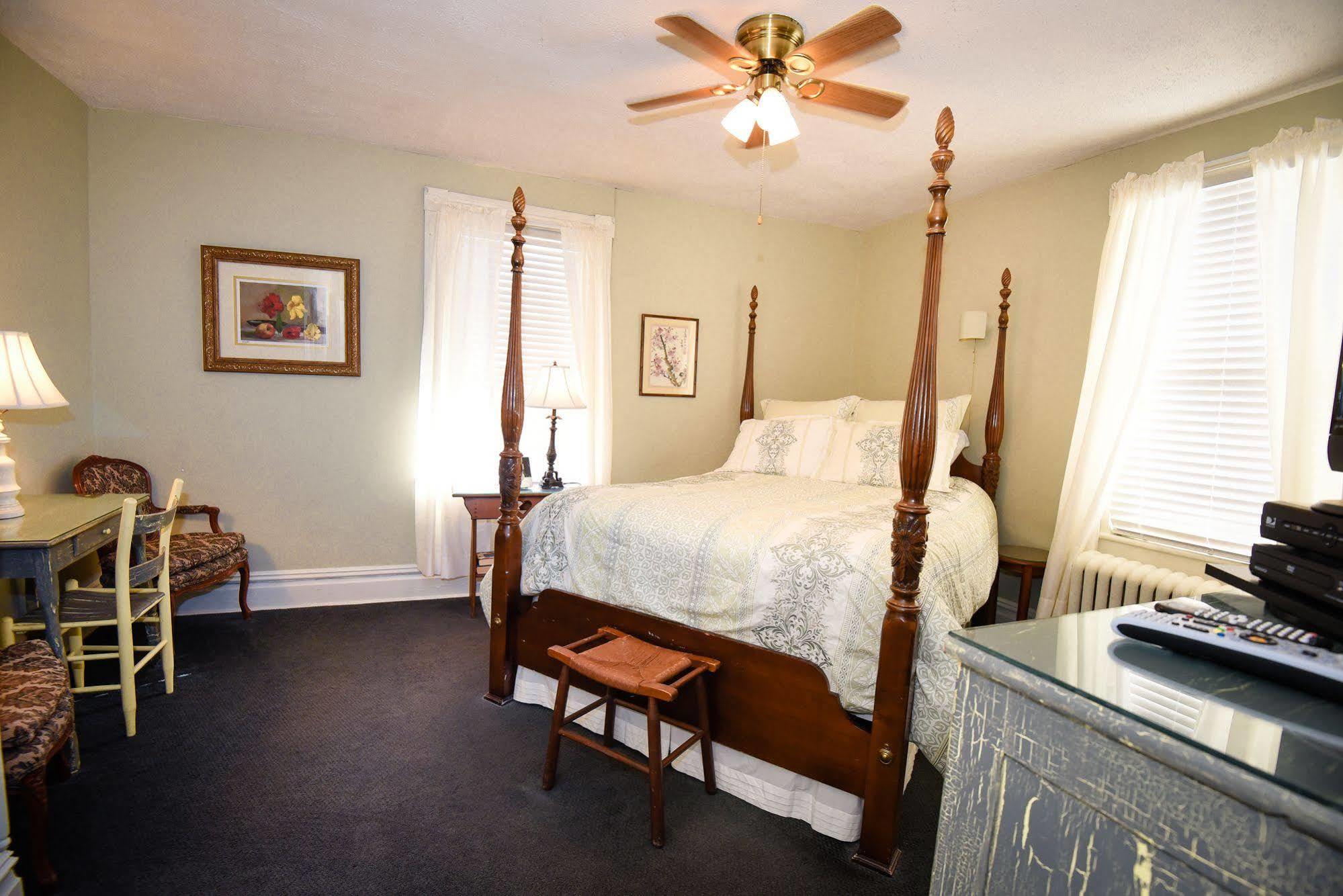 1898 Waverly Inn Hendersonville Εξωτερικό φωτογραφία